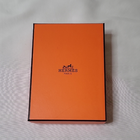 Hermes Enamel H Bracelet in Mint Green and Silver - Picture 4 of 4